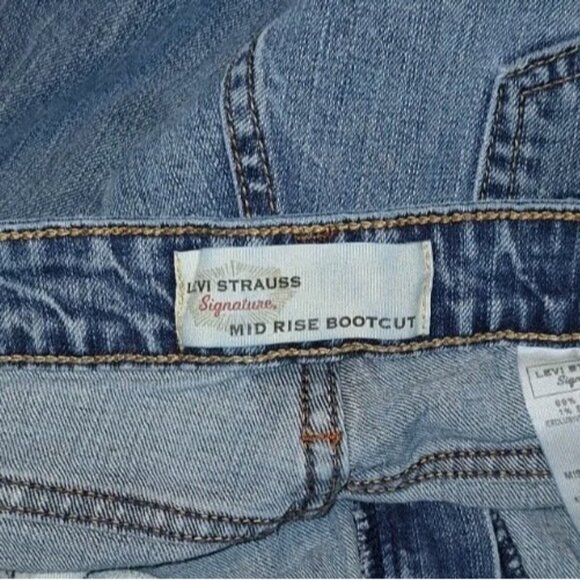 Levi Strauss Women's Size 12 Blue Jeans 32x30 Bootcut - Picture 4 of 6
